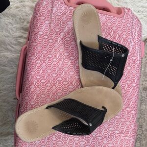 Ugg Australia Women’s 10 Black Solena Thong Wedge Sandals